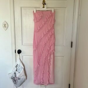 Pink ruffle dress 🌸